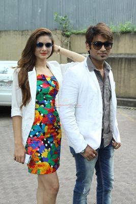 Sejal Sharma, Kunal Ganjawala, Deepansh Garg at promotional song recording of film 'Game Paisa Ladki'