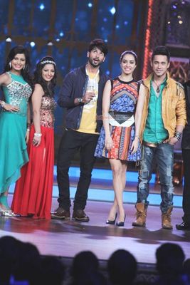 Shahid Kapoor and Shraddha Kapoor promote film 'Haider' on India\'s Best Cine Stars Ki Khoj