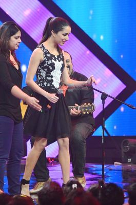Shraddha Kapoor promotes film 'Haider' on TV show India's Raw Star