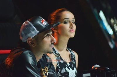 Shraddha Kapoor promotes film 'Haider' on TV show India\'s Raw Star
