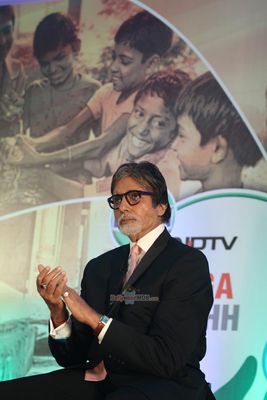 Amitabh Bachchan and Prasoon Joshi launch Dettol Banega Swachh India