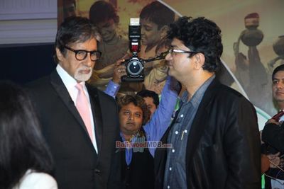 Amitabh Bachchan and Prasoon Joshi launch Dettol Banega Swachh India