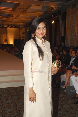 Sonakshi Sinha walks the ramp for Tarun Tahiliani