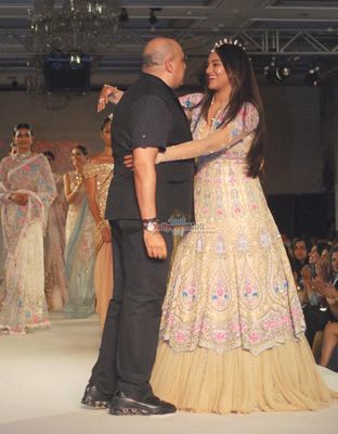 Sonakshi Sinha walks the ramp for Tarun Tahiliani