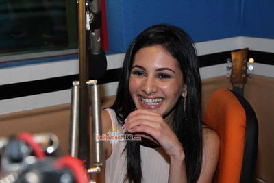 Emraan Hashmi & Amyra Dastur At Red FM Studio
