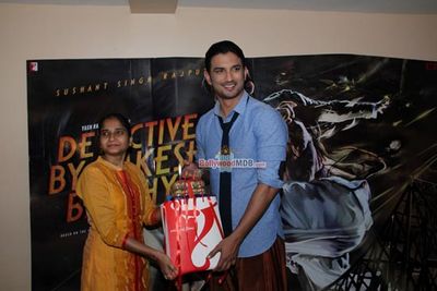 Sushant Singh Rajput with 'Detective Byomkesh Bakshy!' contest winner