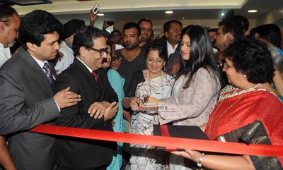 Kajol Devgn with Mother Tanuja Inaugurates Dr Bhupendra Awasthi's Hospital