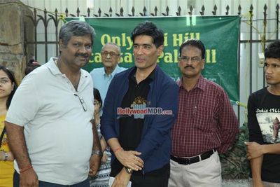 Rishi Kapoor among other celebs protests against BMC for giving Hawkers Zone in Pali Hill