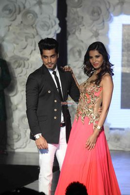 Bolly Celebs walk the ramp for Archana Kochhar at first look launch of documentary 'Main Tamanna - 2' by Aakanksha Nimonkar