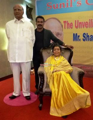 Asha Bhosle and Sharad Pawar's wax statues unveiled at MCA Lounge in Wankhede Stadium