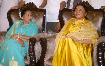 Asha Bhosle and Sharad Pawar's wax statues unveiled at MCA Lounge in Wankhede Stadium