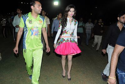 Urvashi Rautela, Evelyn Sharma, Mahakshay Chakraborty at the 'Twister Mitsui Shoji T-20 League Season-5'
