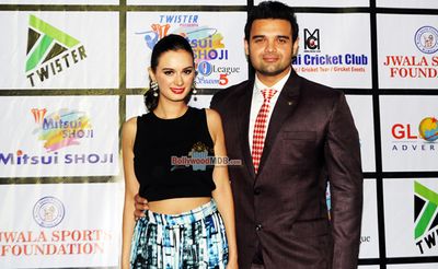 Urvashi Rautela, Evelyn Sharma, Mahakshay Chakraborty at the 'Twister Mitsui Shoji T-20 League Season-5'