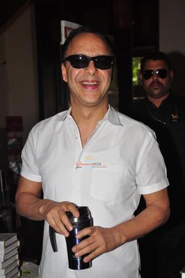 Vidhu Vinod Chopra and Rajkumar Hirani Launch Abhijat Joshi's daughter Anushka Joshi's Poetry Book