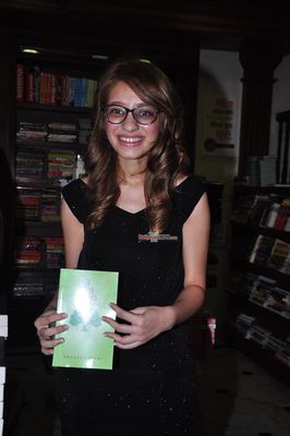 Vidhu Vinod Chopra and Rajkumar Hirani Launch Abhijat Joshi's daughter Anushka Joshi's Poetry Book