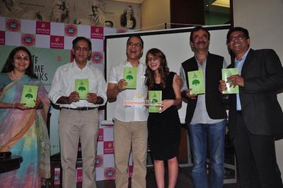 Vidhu Vinod Chopra and Rajkumar Hirani Launch Abhijat Joshi's daughter Anushka Joshi's Poetry Book