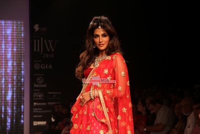 Chitrangada Singh as Show-Stopper for Shobha Shringar