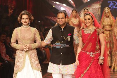 Dia Mirza & Preity Zinta walks the Ramp for Birdhichand Ghanshyamdas Jewellery
