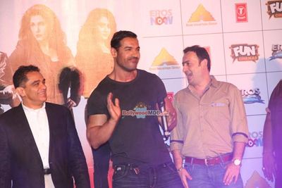 John Abraham, Anil Kapoor & Mika Singh at the Song Launch of film 'Welcome Back'