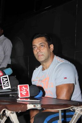 Salman Khan at Rs 300 Crore Success Celebration Press Meet of 'Bajrangi Bhaijaan'