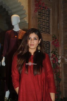 Raveena Tandon, Diana Penty, Dia Mirza, Sangeeta Bijlani at designer Anita Dongre's New Store