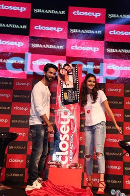 Alia Bhatt and Shahid Kapoor at Close Up First Move Party for film 'Shaandaar' promotions