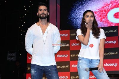 Alia Bhatt and Shahid Kapoor at Close Up First Move Party for film 'Shaandaar' promotions