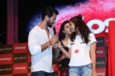 Alia Bhatt and Shahid Kapoor at Close Up First Move Party for film 'Shaandaar' promotions