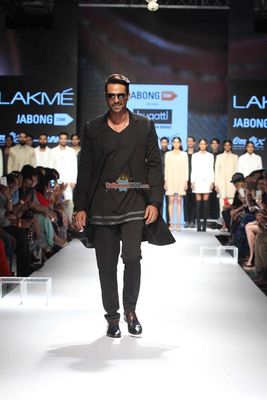 Arjun Rampal showcases a creation by designer Bugatti during Lakme Fashion Week Winter/Festive 2015