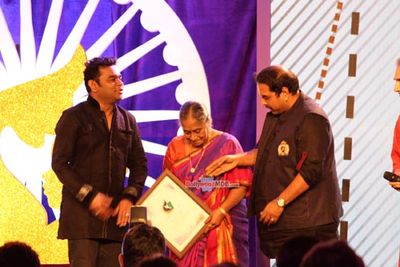 Sachin Tendulkar and A. R. Rahman at the felicitation of mothers for their sacrifice by Naturals Beauty and Salon