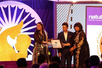 Sachin Tendulkar and A. R. Rahman at the felicitation of mothers for their sacrifice by Naturals Beauty and Salon