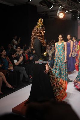 Ileana D'Cruz showstopper for Jabong presents Sangria show at LFW Winter Festive 2015
