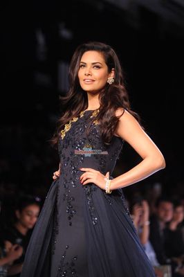 Esha Gupta walks the ramp for designer Ridhi Mehra show at LFW Winter Festive 2015