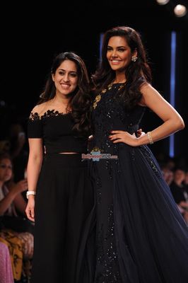 Esha Gupta walks the ramp for designer Ridhi Mehra show at LFW Winter Festive 2015