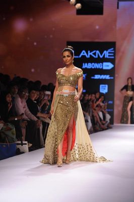 Malaika Arora Khan walks the ramp for designer Arpita Mehta show at LFW Winter Festive 2015