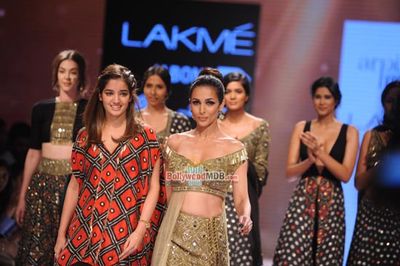 Malaika Arora Khan walks the ramp for designer Arpita Mehta show at LFW Winter Festive 2015