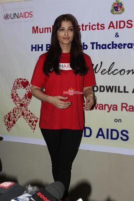 Aishwarya Rai Bachchan visits Cooper Hospital on World Aids Day