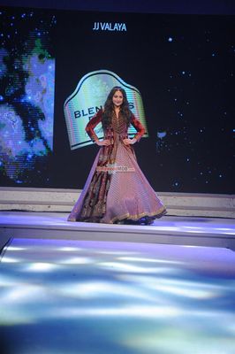 Sonakshi Sinha walks the ramp as Showstopper for Designer JJ Valaya