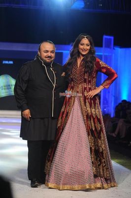Sonakshi Sinha walks the ramp as Showstopper for Designer JJ Valaya
