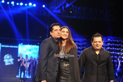 Parineeti Chopra Showstopper for designers Rohit Gandhi and Rahul Khanna at Blenders Pride Fashion Tour 2015