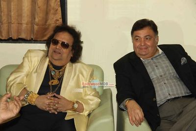 Singer Amit Kumar with eminent personas at the function celebrating 50 years of his musical career