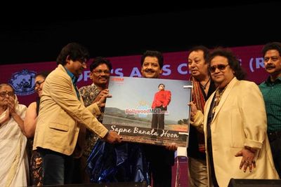 Singer Amit Kumar with eminent personas at the function celebrating 50 years of his musical career