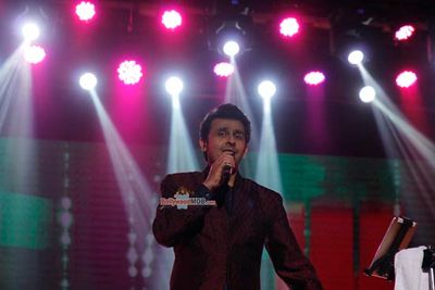 Sonu Nigam during the music concert Spirit of India by Chinmaya Mission