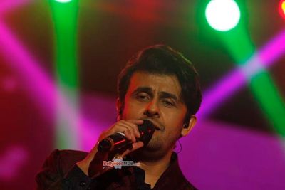 Sonu Nigam during the music concert Spirit of India by Chinmaya Mission