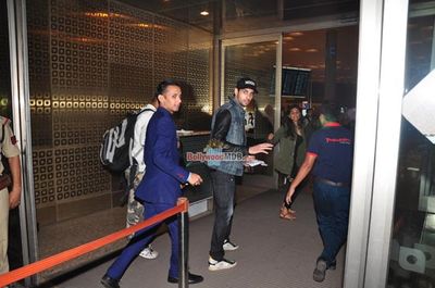 Siddharth Malhotra & Farhan Akhtar snapped at Mumbai International Airport