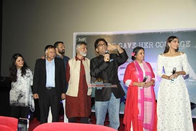 Sonam Kapoor with brothers of Neerja Bhanot, Aneesh and Akhil Bhanot at film 'Neerja' trailer launch