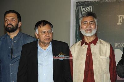 Sonam Kapoor with brothers of Neerja Bhanot, Aneesh and Akhil Bhanot at film 'Neerja' trailer launch
