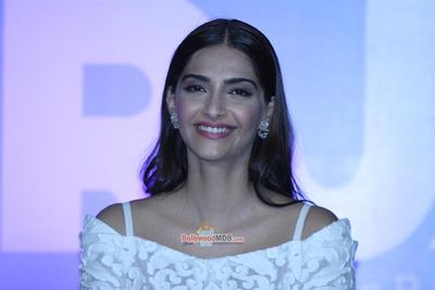 Sonam Kapoor with brothers of Neerja Bhanot, Aneesh and Akhil Bhanot at film 'Neerja' trailer launch