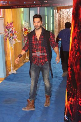 Varun Dhawan promotes film 'Badlapur' on TV Series CID sets