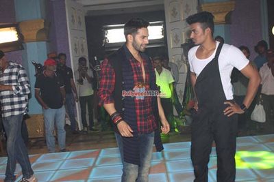 Varun Dhawan promotes film 'Badlapur' on TV Series CID sets